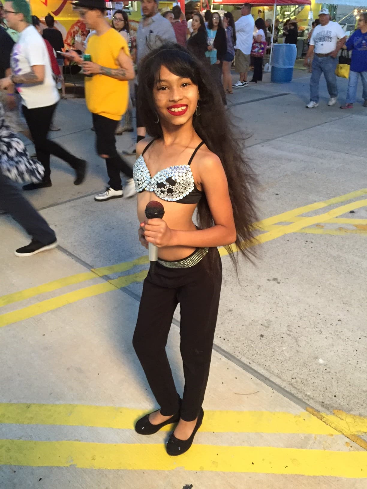 La moda que dejó Selena Quintanilla sigue imponiendo tendencia