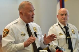 El jefe de policía del condado de St. Louis, Jon Belmar, ofreció una conferencia de prensa.