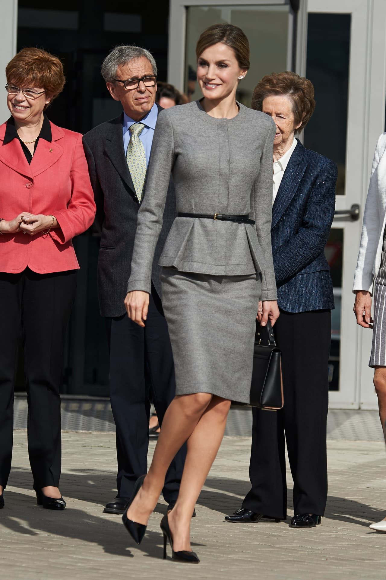 Las reinas lucieron impecables durante una visita a un centro en Madrid.