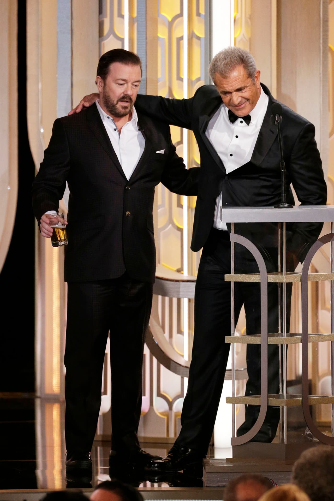 Un momento incómodo fue cuando Mel Gibson se enojó por las bromas de Gervais. ¡Qué tenso!