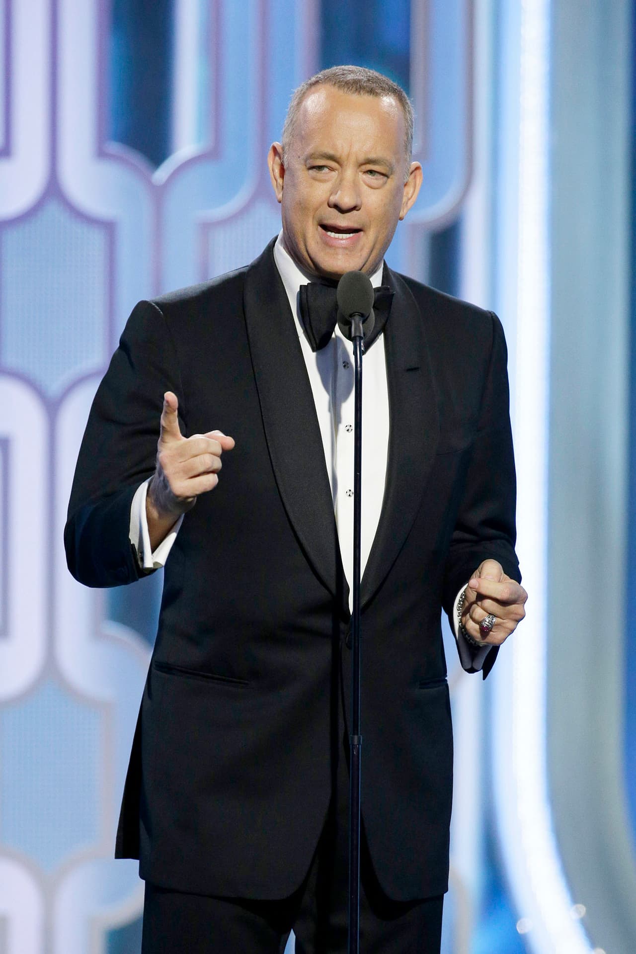Tom Hanks habló muy bien de su amigo Denzel Washington, recipiente del Cecil B. DeMille Award.