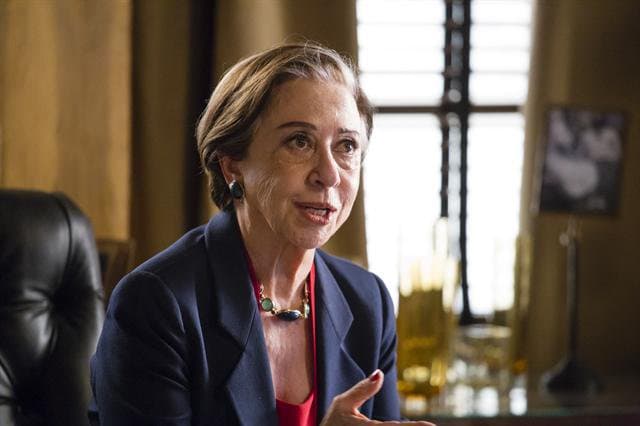 Fernanda Montenegro dio su opinión, para Notimérica, ante el escándalo generado: "Todas las novelas tienen esa temática. Forma parte de la sociedad, del ser humano. Eso no va a dejar de existir, igual que el amor heterosexual". 'Babilonia' terminó haciendo algunos ajustes a la trama por la presión de los grupos conservadores.