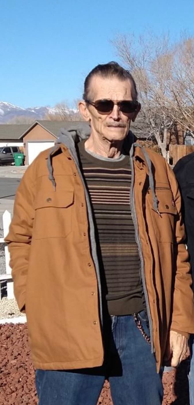 <b>David Foster, 80 años.</b>
<br>
<br>La última vez que se supo dónde se encontraban fue en Grannen Road. Cualquier persona con datos para su localización debe llamar al 911.