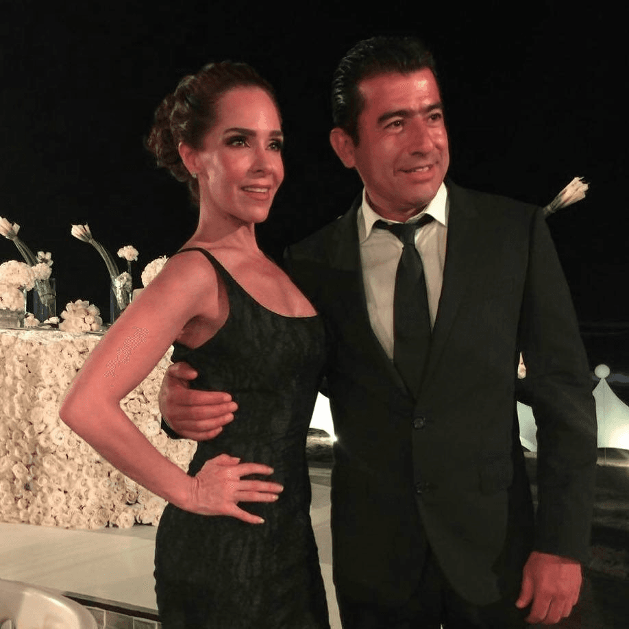 Actualmente Sharis está disfrutando de su faceta como abuela y retomando su carrera para recuperar su vida después del duro golpe que vivió con la muerte de su pareja.