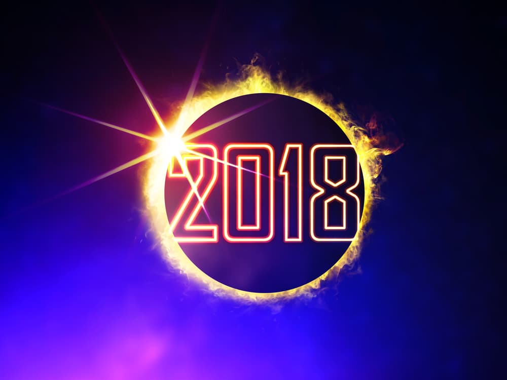<b><u>Segundo eclipse del 2018 de Sol, en Acuario, el 15 de febrero</u></b>
<br>Febrero 15 eclipse parcial del Sol en Acuario y un gran evento puesto que es el novilunio de Acuario y el que marca el inicio del nuevo año chino en este caso el Año del Perro de Tierra. Los chilenos y argentinos bien al sur podrán disfrutar del espectáculo. La influencia será en los signos de aire, como Acuario, Géminis y Libra.