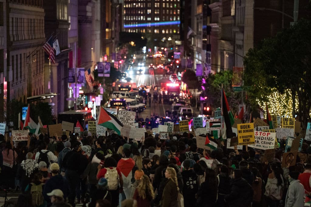 Un manifestante coreó: “Palestina será libre, desde el río hasta el mar”.
