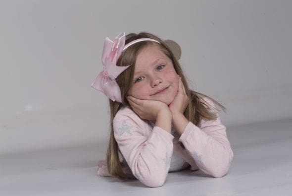 <b><a href="http://www.univision.com/temas/silvia-navarro">Silvia Navarro</a></b> tuvo un extenso entrenamiento para ser mamá con los pequeños niños actores de 'Mi corazón es tuyo', y es que la adorable 
<b>Isabella Tena </b>era la integrante más joven de esta familia. Esta actriz ha participado en historias como 'Sueño de amor' y 'Mi marido tiene familia'.