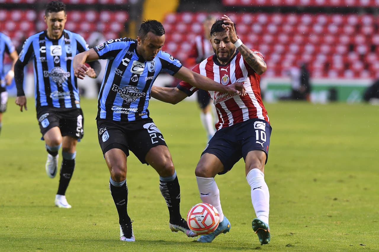 Chivas sigue sin ganar en el Apertura 2022 pese a los goles de Pérez-Bouquet y Alexis Vega, suma 4 empates y dejó ir una gran oportunidad para salir del irregular bache, mientras que los Gallos Blancos tampoco lograron salir del fondo de la tabla general.