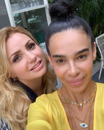 Angélica se dejó ver con una chaqueta de sarga Valentino Chevron, un motivo de archivo de la década de los 70, fabricada en Italia y con un costo en el mercado de 2,790 dólares (poco más de 50,000 pesos).