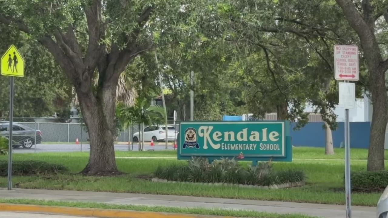 "Tiene trayectoria": padres protestan y se unen para evitar cierre de escuela primaria en Kendall