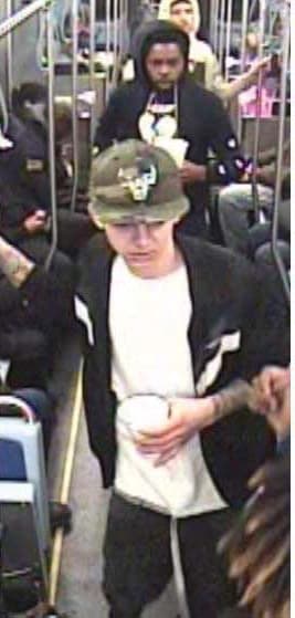 Imágenes captadas en cámaras de seguridad difundidas por la policía de Chicago para identificar a señalados.