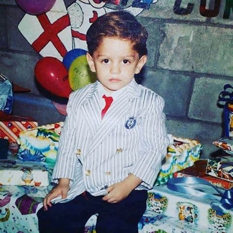 El Dasa trabajó como chofer de Vicente Fernández, al poco tiempo "El Charro de Huetitán" lo escuchó e invitó a cantar junto a él en un recinto ubicado en Los Ángeles.