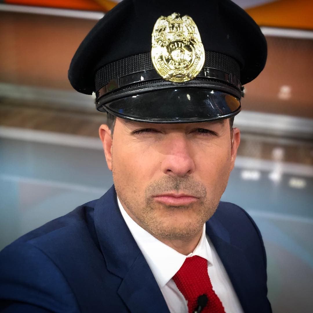 Carlitos Calderón, el hombre que mezcla la simpatía y la sencillez para despertarnos cada día con el mejor humor.