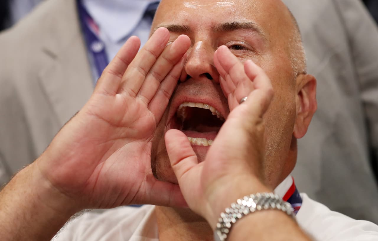 El delegado de Illinois Christian Gramm se opone a la votación para nominar a Trump como candidato republicano.