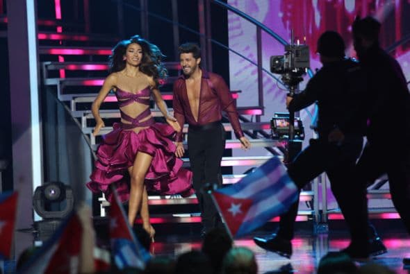 Lisandra y el actor Melvin Cabrera se movieron al ritmo de una salsa muy acorde con la sangre caribeña de la cubana. 