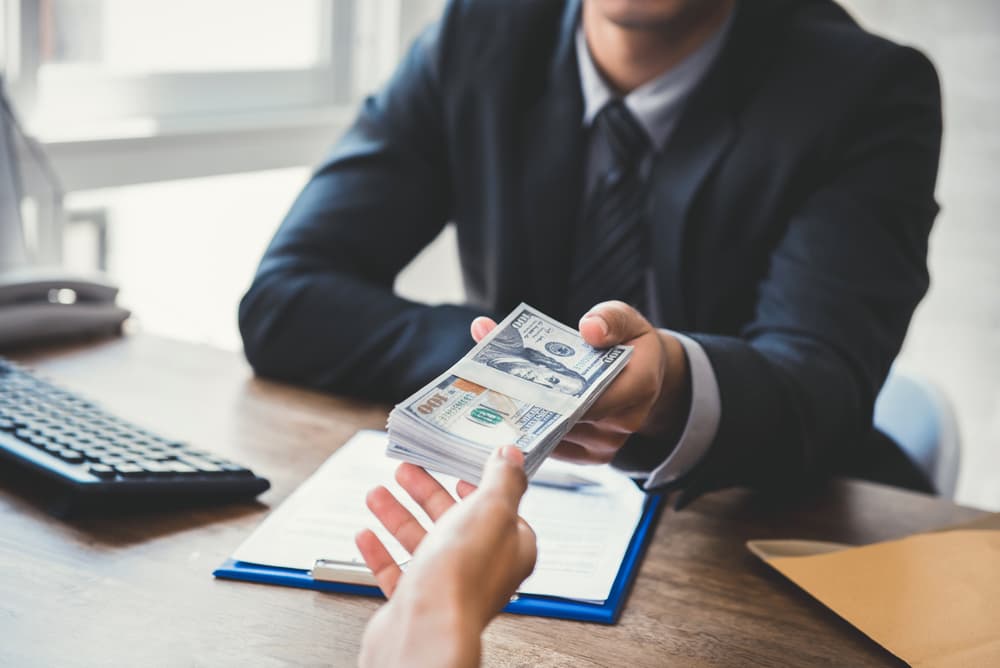 <b><u>Dinero y fortuna</u></b>
<br>
<b><u> </u></b>Este inicio del año 2019 es el momento de estar muy atento a la experimentación y el ensayo. Si tienes dinero ahorrado y te invitan a poner un negocio, con una pequeña inversión, inténtalo, y decídete a probar en ese sentido. El impacto económico será bueno, aprovecha la combinación planetaria directa que existe ahora en tu signo. Una vez iniciado tu nuevo año de vida, o sea el que comienza al concluir tu ciclo de cumpleaños que será el 20 de enero se presentarán muchas opciones y deberás obrar con responsabilidad para no lanzarte de manera impulsiva a la primera que se presente.