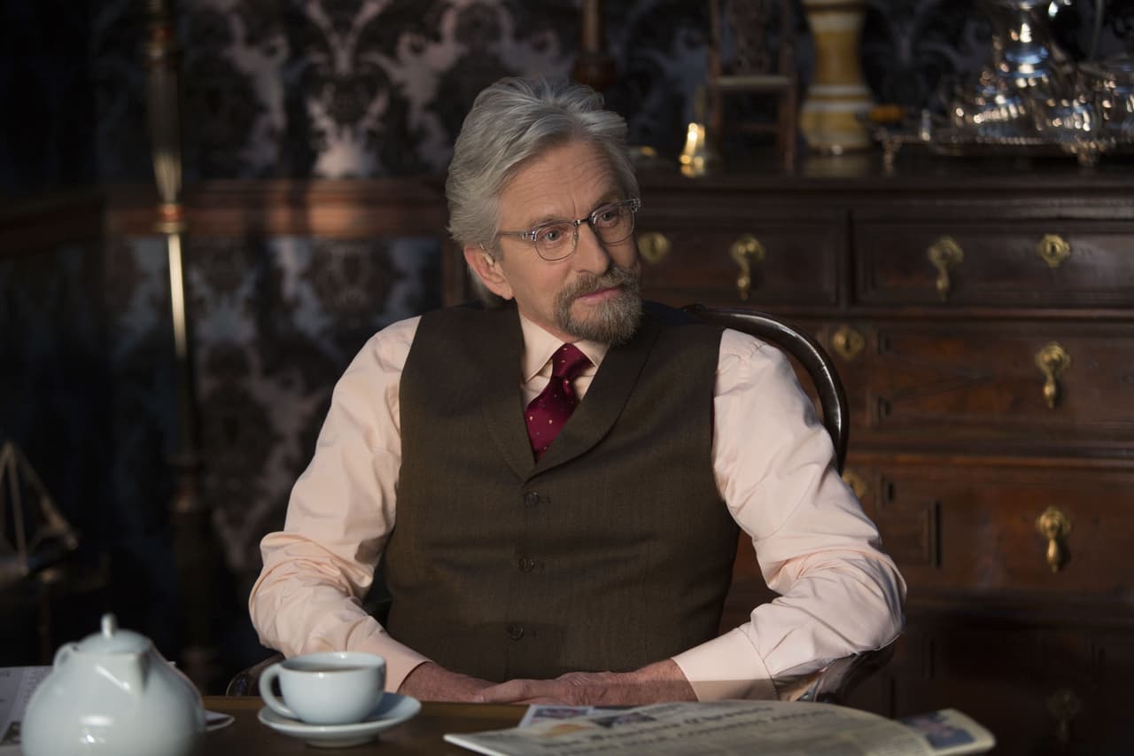 <b>#13 Michael Douglas</b>
<br>A los 71 años de edad, el actor debutó como Hank Pym en la película de ‘Ant-Man’ (2015).