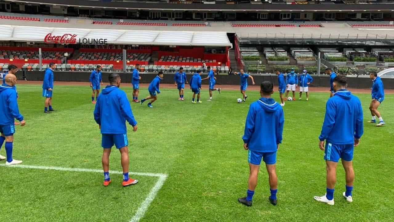 Con selfies y entrenamiento, Guatemala reconoce el Azteca