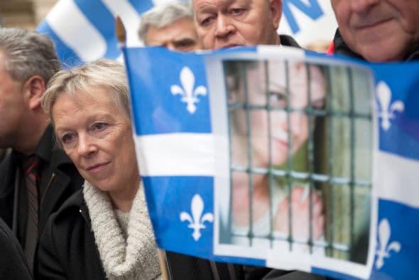 El proceso contra Cassez emprendido por la justicia mexicana "no respetó las reglas del derecho penal mexicano, violó los derechos de la condenada" y "dejó en libertad a los verdaderos culpables", acusó Lechuga en el documento distribuido en la conferencia de prensa.