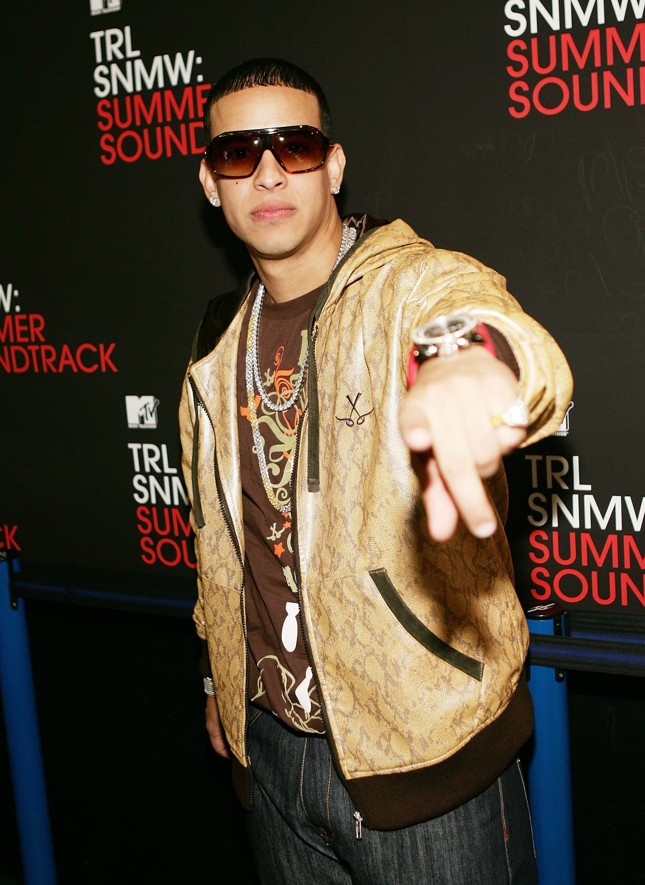 ‘Gasolina’ ganó además el Premio MTV 2 en los MTV Video Music Awards en 2005 y 'Mejor Video de Reggae', en 2006, en los MTV Video Music Awards de Japón.
<br>