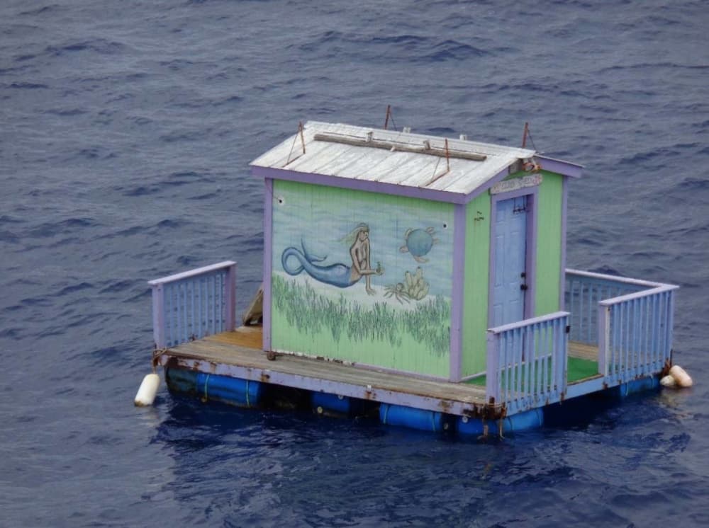 Buscan a los dueños de esta casa flotante que llegó de los Cayos de Florida a Louisiana