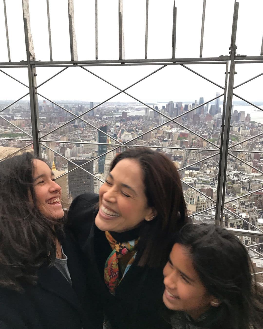 Y el mensaje dedicado a su faceta de mamá no podía faltar: "Sus sonrisas me elevan a lo mas alto. Ser su mamá es mi mayor bendición. ¡Las amo con todo mi corazón!".