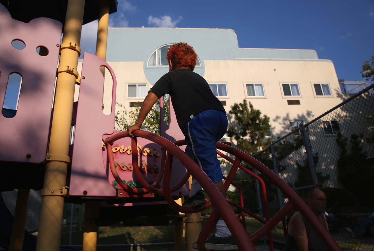 Cientos de niños se escapan a diario de los hogares de crianza de Los Ángeles