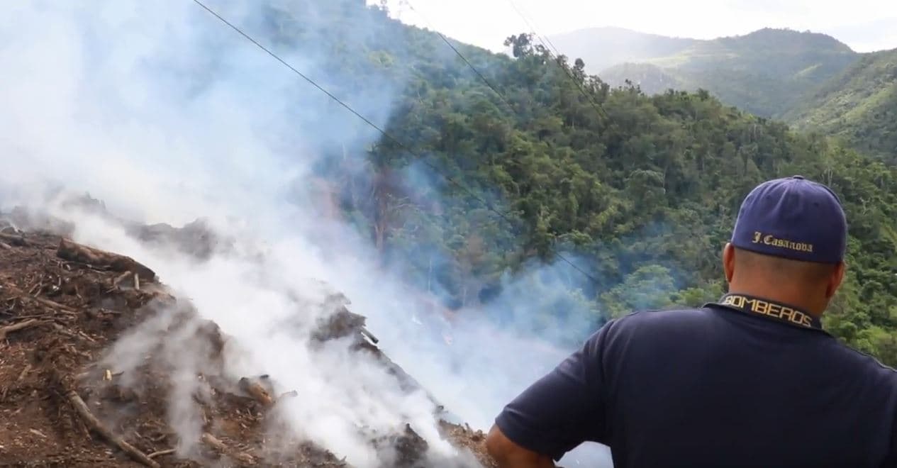 Gobernadora declara estado de emergencia y activa Guardia Nacional para atender fuego en Cayey
