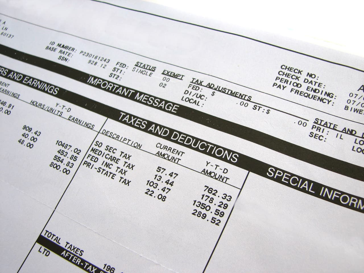 <b>Nóminas </b>para demostrar el impacto del covid-19
<br>- Nóminas que muestren los ingresos del hogar durante 3-6 meses, de cualquier período desde marzo de 2020 (debe demostrar la pérdida de ingresos).
<br>- Notificación del empleador (plantilla opcional disponible).
<br>- Extractos bancarios que reflejen un cambio significativo en los depósitos directos o manuales en el transcurso de 3-6 meses.