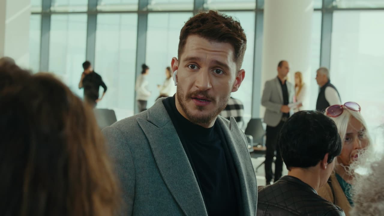 Como si se tratara de amor a primera vista, y sin saber de quién era en realidad, Gediz quedó impresionado con la belleza de la joven.