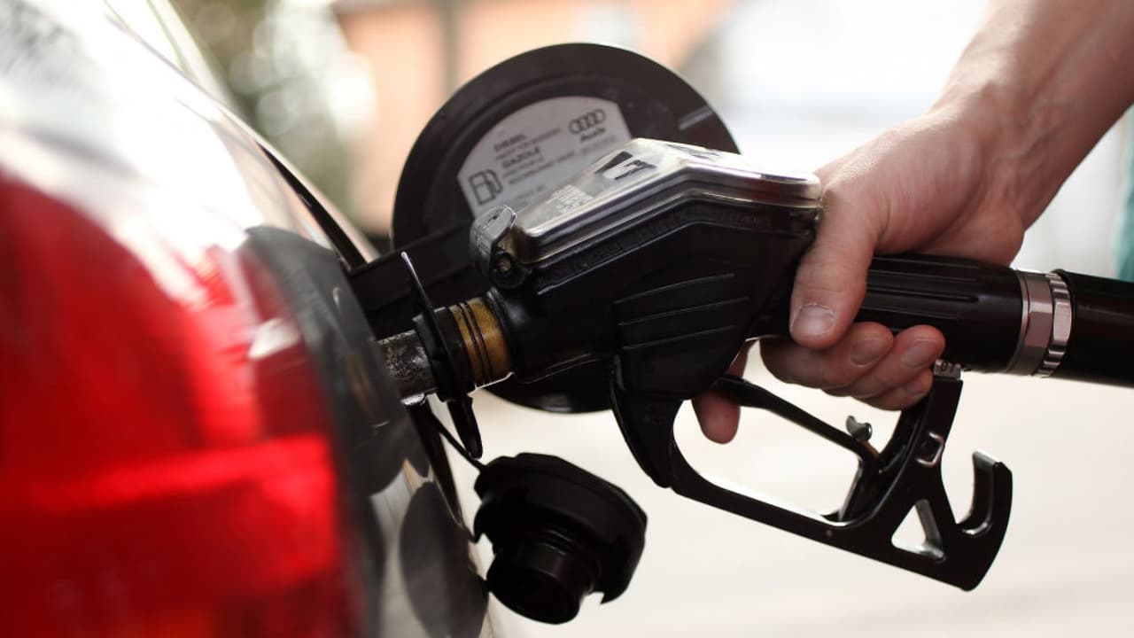 Precios de la gasolina podrían caer debajo de hasta 2 dólares por galón debido al coronavirus
