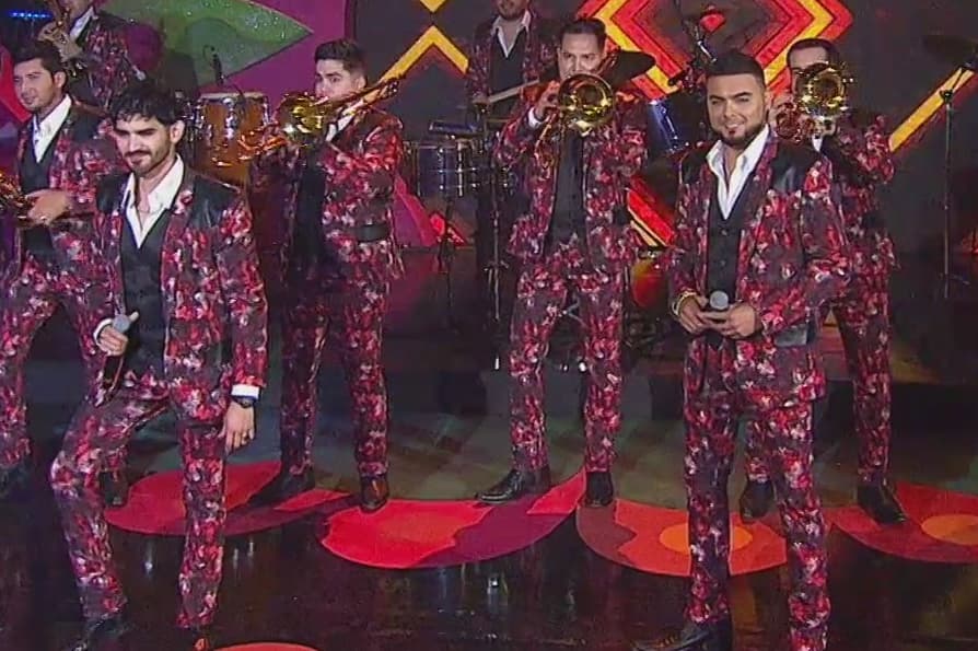 Los integrantes de la agrupación de don Cruz Lizárraga le dedicaron su participación al TeletonUSA y a su décimo aniversario, además de que invitaron a sus fans a donar para apoyar la causa.
<br>