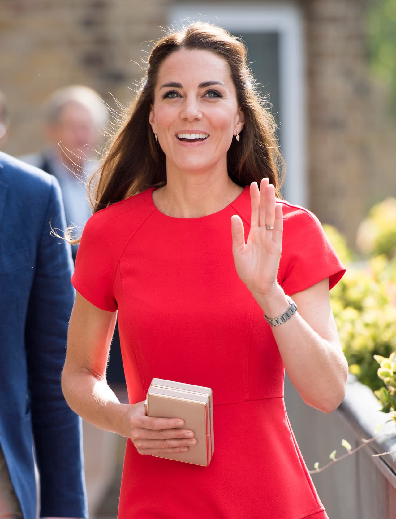 Kate cautivó una vez más con su bello outfit, ahora en rojo.