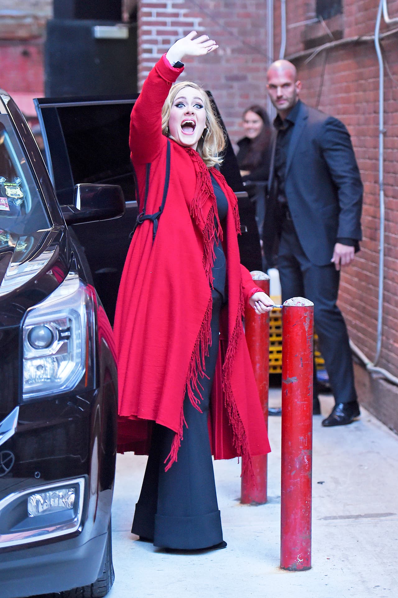 Y claro, cuando esta party girl se va con sus amigas, la labor debe ser titánica.