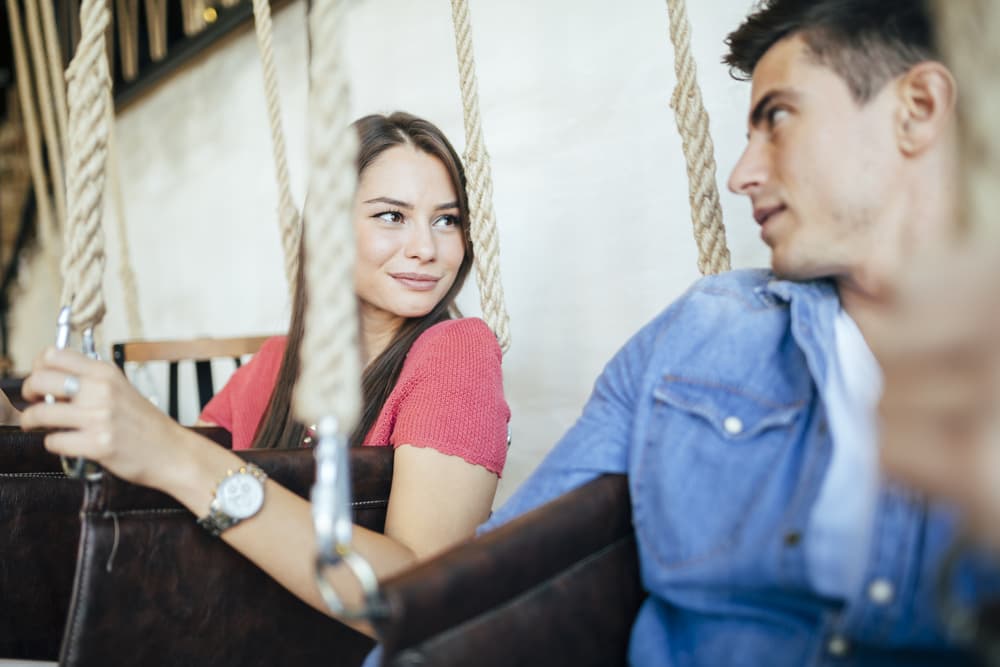 Esto no significa que vas a ser infiel o te lo van a ser, sino que existe una tendencia al coqueteo y al flirteo que puede ser peligrosa.