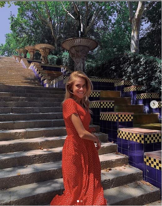 Aquí durante sus vacaciones de verano en España con su madre y hermanos.