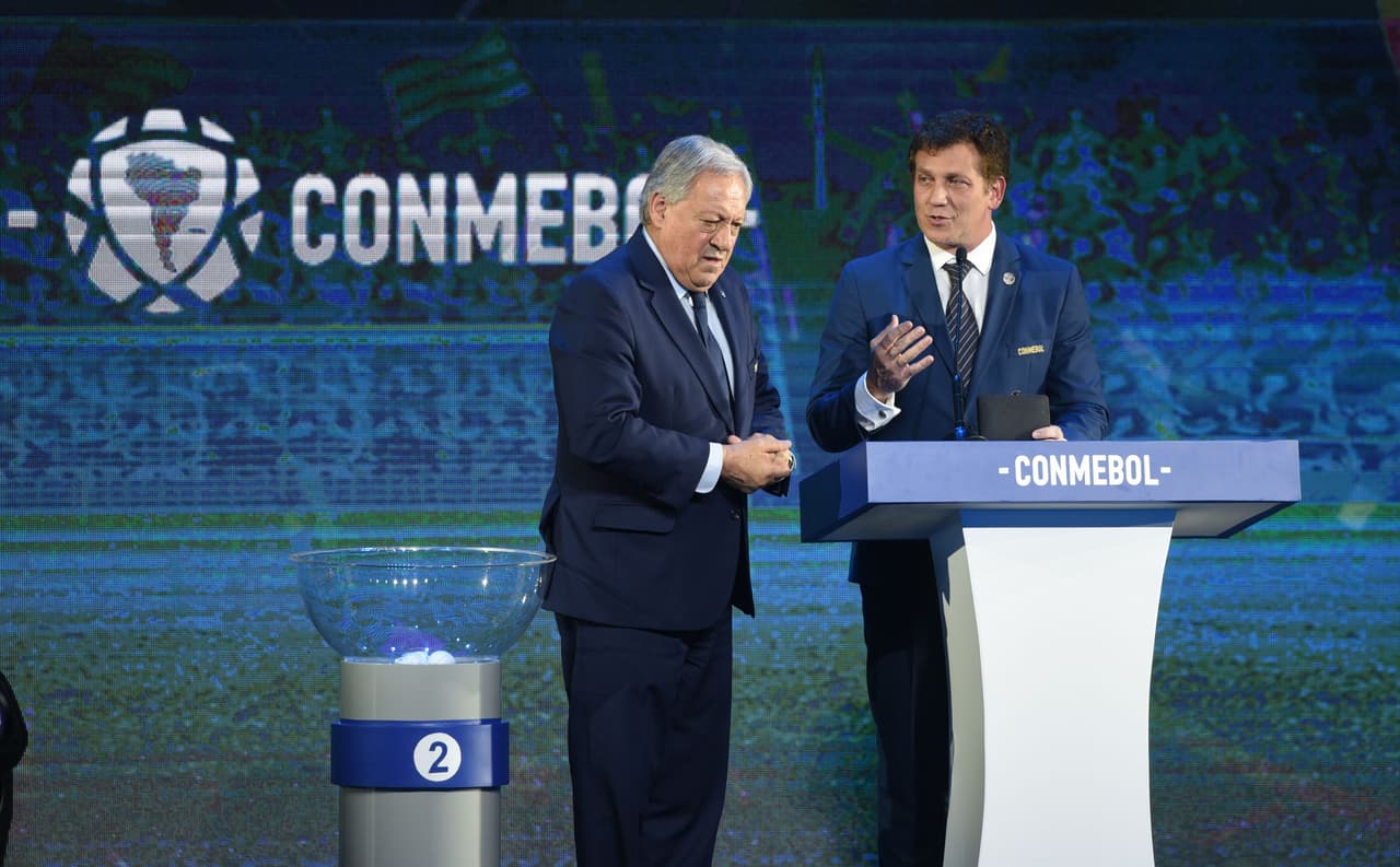 El presidente de la Conmebol Alejandro Domínguez buscaría unificar las confederaciones americanas.