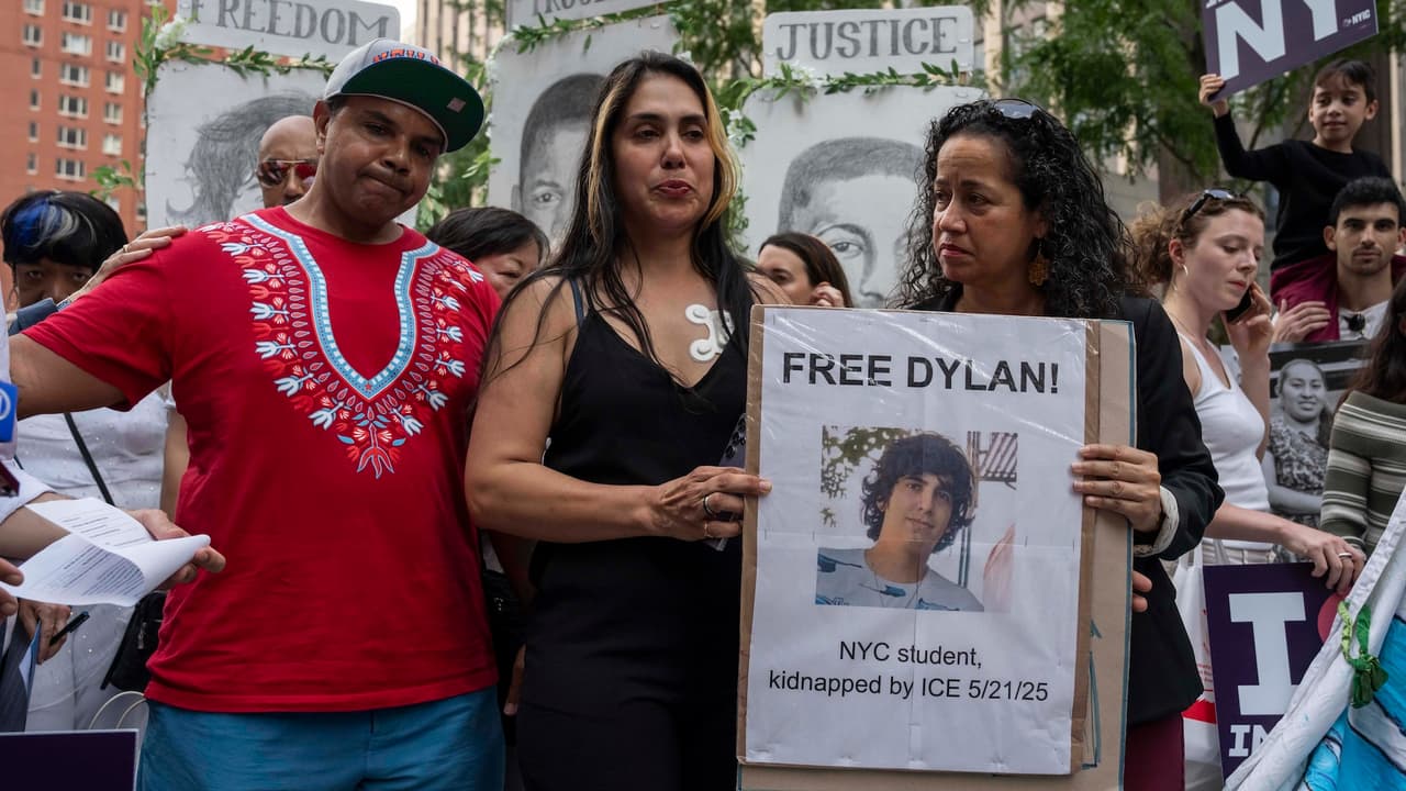 Liberan a Dylan López Contreras tras casi un año bajo custodia de ICE.