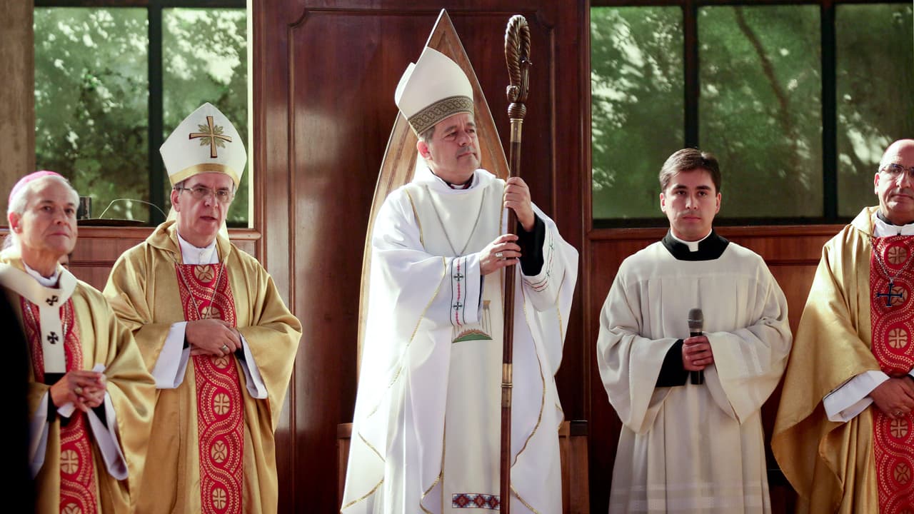 Monseñor Juan Barros Madrid el día en que asumió como Obispo de Osorno, Chile.