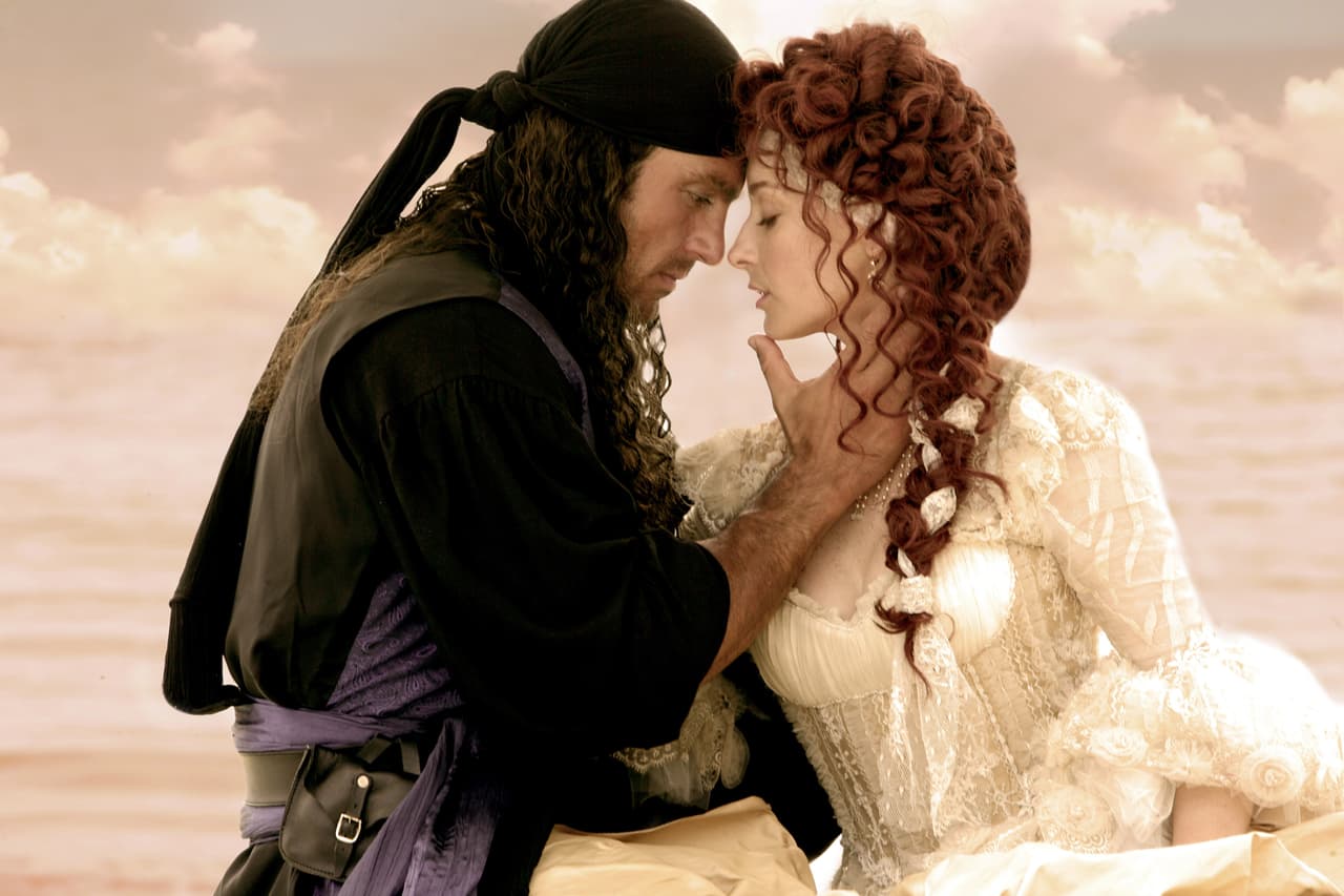 Fernando Colunga y Susana González nos transportaron a la époica de los piratas, ellos fueron la pareja protagónica de 'Pasión', un proyecto de Carla Estrada.