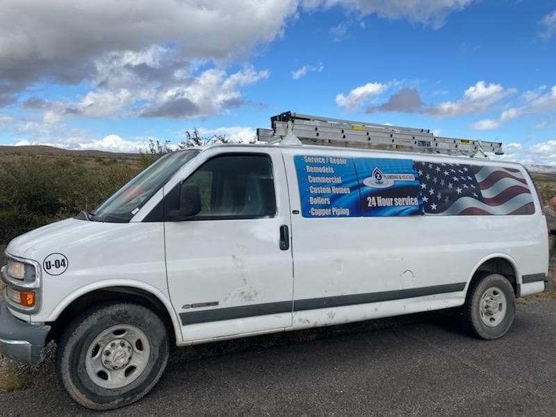 El Departamento de Servicios Públicos de Arizona (DPS) realizó una parada a un vehículo comercial, la camioneta tenía calcomanías que indicaban que se trataba de una compañía de restauración de casas, solicitaron la asistencia de la Patrulla Fronteriza en Wilcox y luego de la inspección descubrieron que habían 26 personas.