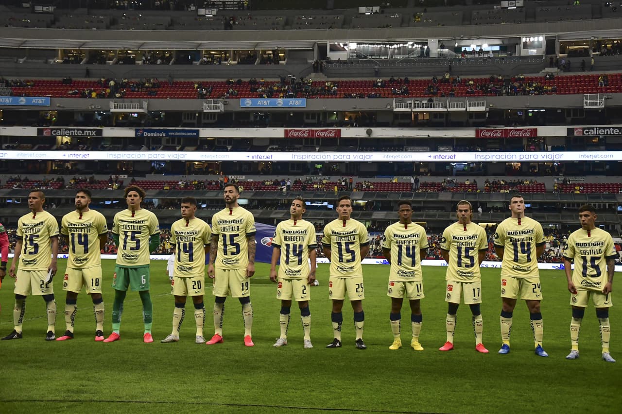 Previo al juego, durante el calentamiento y en la foto oficial, jugadores de América recuerdan con cariño y envían muestra de apoyo para sus futbolistas lesionados.