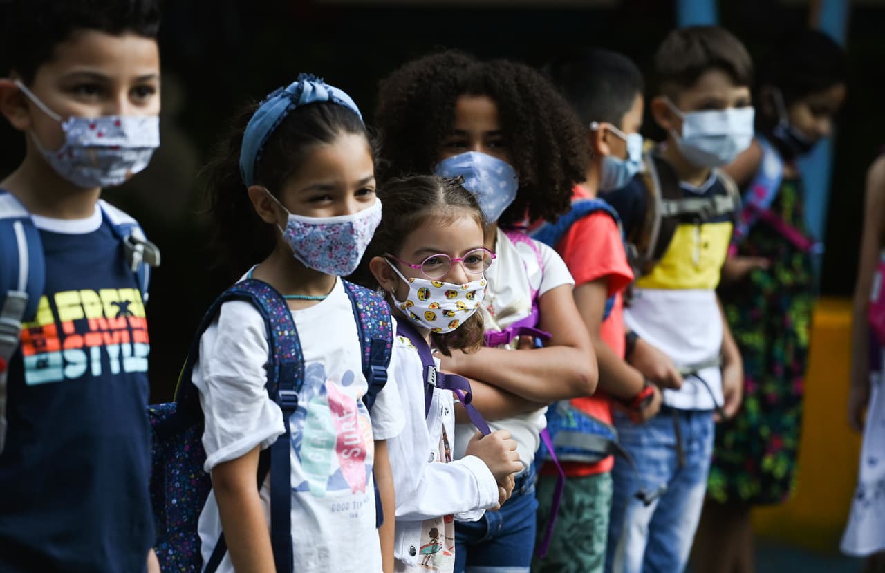 Escuelas públicas de Miami-Dade abrirían a mediados de septiembre por disminución de casos de coronavirus 