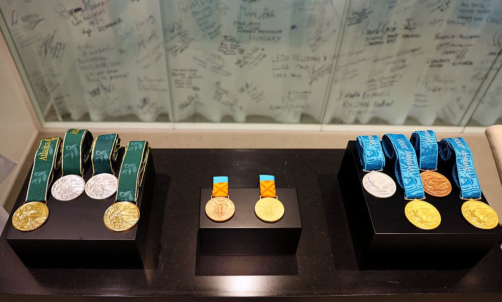 Cuatro meses después, este lunes 5 de mayo, en una ceremonia sin precedentes en Lausana, Suiza, el Comité Olímpico Internacional sorprendió a la leyenda de la natación estadounidense, con las réplicas de sus medallas.