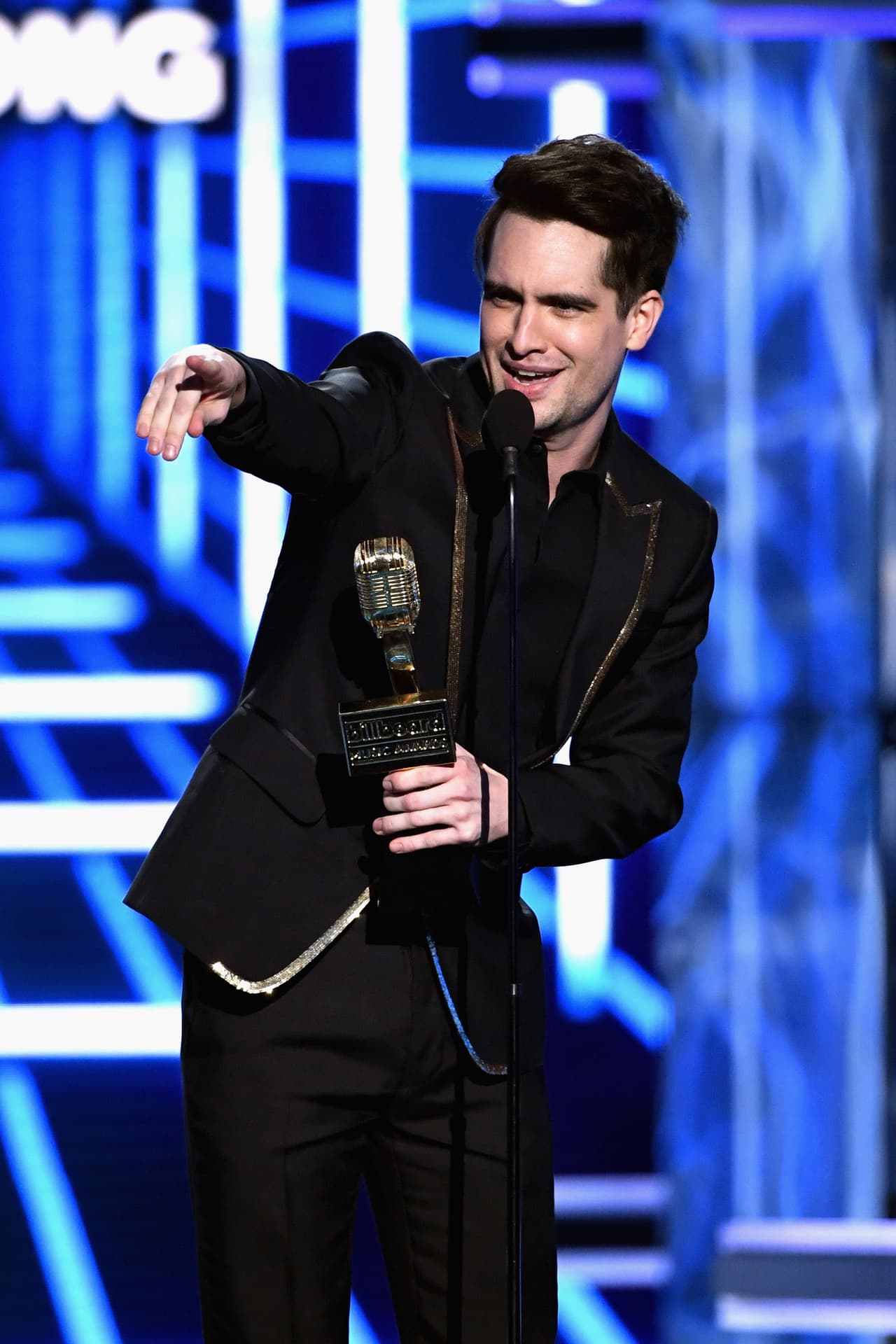 Más adelante agregó: "Supongo que podrías calificarme como pansexual, porque en realidad no me importa: Si una persona es genial, entonces una persona es genial. Me gusta la gente buena, si tu corazón está en el lugar correcto. Definitivamente me atraen los hombres. En el fondo lo que me atraen son los individuos. Supongo que este soy yo declarándome públicamente pansexual".