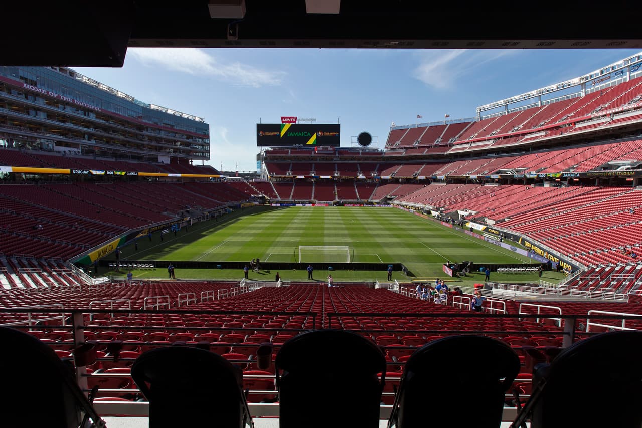 El Levi's Stadium se inauguró en 2014 y costó 1,300 millones de dólares. La casa de los San Francisco 49ers ya fue sede de la Copa América Centenario y es uno de los estadios nuevos que hay en la NFL.