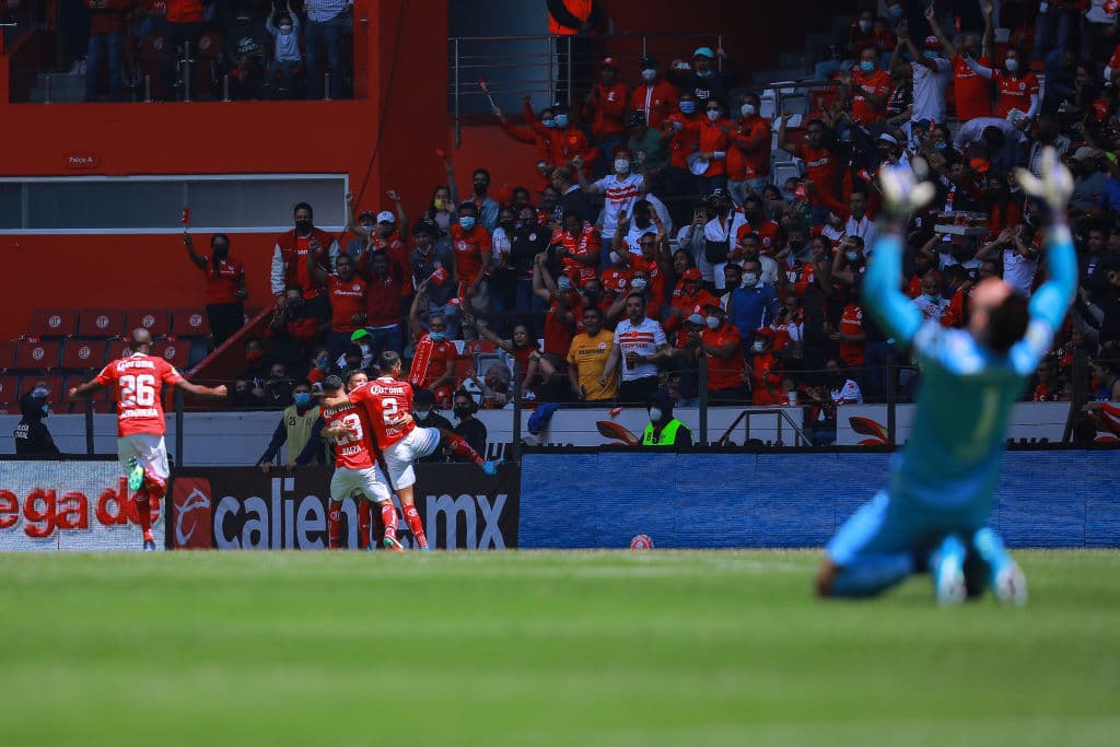 Toluca tuvo un gran inicio en casa ante el Atlas, al que le ganaba 3-0 antes de los primeros 15 minutos, pero terminó sufirendo y logró llevarse la victoria 3-2 ante el bicampeón que reaccionó y casi se lleva el empate.
<br>