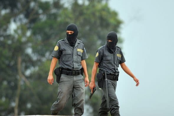 "La solución tiene que ser regional. Un Plan Mesoamericano de Seguridad y Justicia, con el apoyo y corresponsabilidad de Estados Unidos", explicó el mandatario guatemalteco, cuyo país es uno de los más afectados por la narcoviolencia de los carteles mexicanos de la droga.