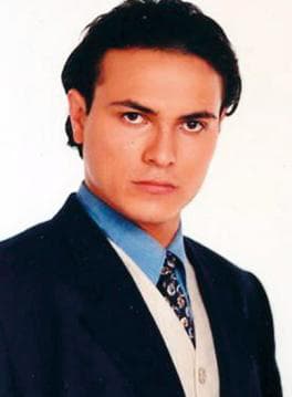 El actor Sergio Catalán dio vida a Adolfo, el mejor amigo de Juan Alberto. Fue quien le recomendó al papá de Juanito contratar una maestra para el niño.