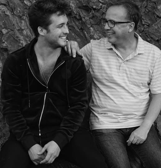 Fue el papá del actor Diego Boneta quien la presentó con su actual marido en 2004: "Yo había terminado con Sebastián Rulli en esa época y estaba un poco triste. Me acuerdo que el papá de Diego (Boneta), Lauro, me dijo: 'Tengo un amigo, te lo quiero presentar'", contó en una entrevista de 'Ventaneando' transmitida este 17 de febrero.
<br>